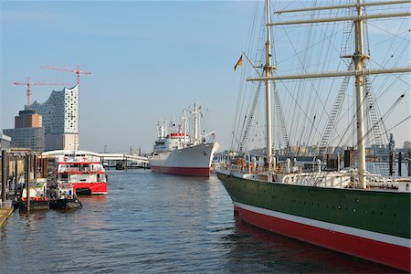 Rickmer Rickmers sailing ship and view of Harbour, Hamburg, Germany Photographie de stock - Rights-Managed, Code: 700-07599791