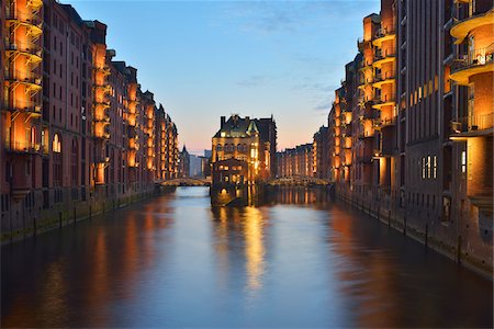 View of Speicherstadt with River Elbe at Dusk, Hamburg, Germany Photographie de stock - Rights-Managed, Code: 700-07599817