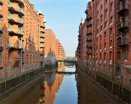 speicherstadt - View of Speicherstadt with River Elbe, Hamburg, Germany Foto de stock - Con derechos protegidos, Código: 700-07599811