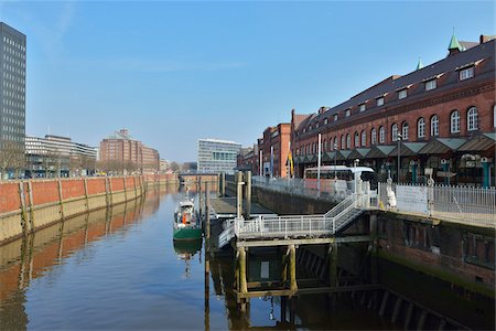 simsearch:862-07690635,k - View of Speicherstadt with River Elbe, Hamburg, Germany Foto de stock - Con derechos protegidos, Código: 700-07599812