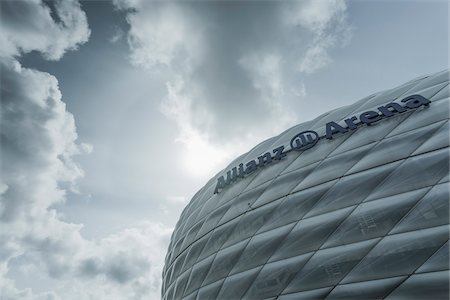 exterior modern architecture - Close-up view of the Allianz Arena and cloudy sky, Munich, Bavaria, Germany. Foto de stock - Con derechos protegidos, Código: 700-07608350