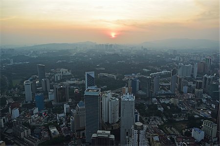 Sunset over Skyline from KL Tower, Kuala Lumpur, Malaysia Foto de stock - Direito Controlado, Número: 700-07656537