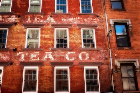 red brick building - Old tea wharehouse converted to apartments, Manhattan, New York City, NY, USA Stock Photo - Rights-Managed, Code: 700-07698668