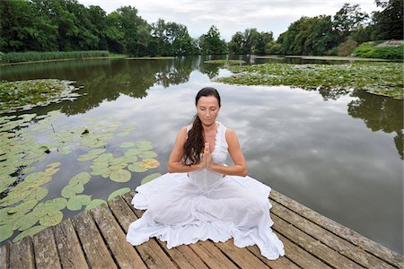 simsearch:600-03848831,k - Mature Woman doing Yoga in Park in Summer, Bavaria, Germany Stockbilder - Lizenzpflichtiges, Bildnummer: 700-07707664