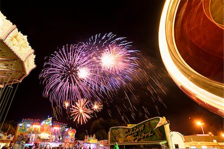 fotografía a intervalos - Fireworks at Public Festival at Night, Neumarkt in der Oberpfalz, Upper Palatinate, Bavaria, Germany Foto de stock - Con derechos protegidos, Código: 700-07708358