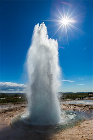 simsearch:700-07745178,k - Great Geysir Erupting, Haukadalur, Iceland Foto de stock - Con derechos protegidos, Código: 700-07745175