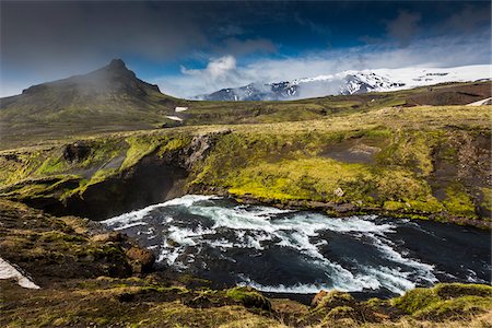 Fimmvorduhals Hiking Trail along River above Skogafoss Falls, South Iceland, Iceland Foto de stock - Con derechos protegidos, Código: 700-07745203