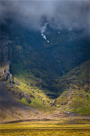 Scenic view of mist and mountainside, Kviamyrarkambur, Iceland Foto de stock - Con derechos protegidos, Código: 700-07760075