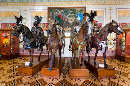 Statues of horses with suits of armour, Knight's Hall, The Hermitage Museum, St. Petersburg, Russia, St. Petersburg, Russia Stockbilder - Lizenzpflichtiges, Bildnummer: 700-07760154