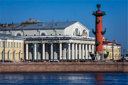 russisch (keine personen) - Rostral Column in the Strelka, St. Petersburg, Russia Stockbilder - Lizenzpflichtiges, Bildnummer: 700-07760237