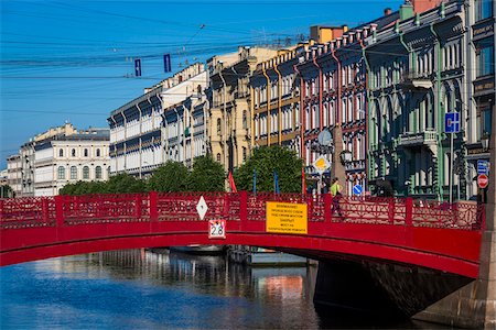 st petersburg russia - The Red Bridge along the Moyka River, St. Petersburg, Russia Foto de stock - Con derechos protegidos, Código: 700-07760244