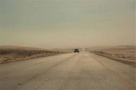 Desert Highway with 4 Wheel Drive Cars heading South towards Salalah near Sharkh, South Oman, Oman Foto de stock - Con derechos protegidos, Código: 700-07784130