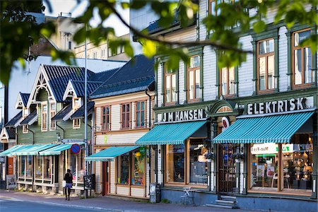Street Scene with Shops, Tromso, Norway Stockbilder - Lizenzpflichtiges, Bildnummer: 700-07784147