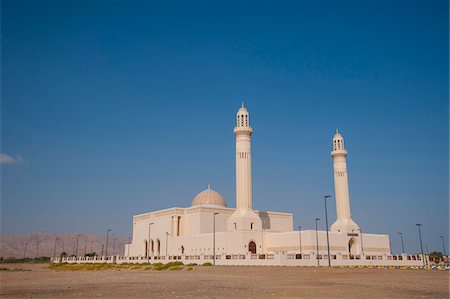 simsearch:700-07784131,k - White Mosque with Clear Blue Sky, Sur, Oman Foto de stock - Con derechos protegidos, Código: 700-07784141