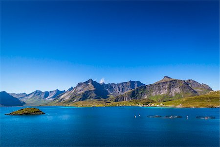 fazenda de peixes - Fredvang, Flakstad, Moskenesoya, Lofoten Archipelago, Norway Foto de stock - Direito Controlado, Número: 700-07784302
