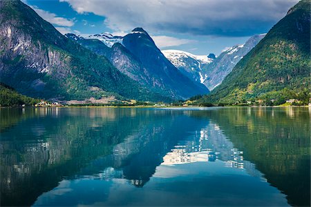 reflection of mountains - Mundal in Fjaerland, Sogn og Fjordane, Norway Stock Photo - Rights-Managed, Code: 700-07784680