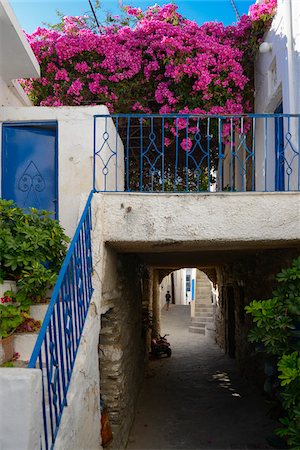 stucco - View of passage over alley stairs with bougainvillea flowers in mountain village, Greece Foto de stock - Con derechos protegidos, Código: 700-07783672