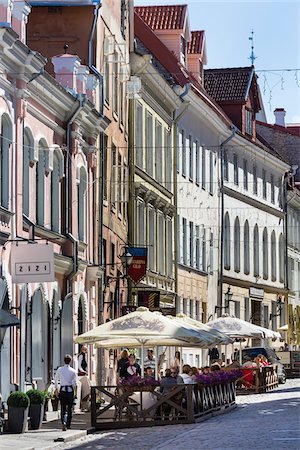 estonian (places and things) - Street scenc with outdoor cafes, Tallinn, Estonia Foto de stock - Con derechos protegidos, Código: 700-07783711