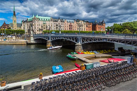 Bicycles and paddle boats for rent next to the Djurgarden Bridge at the island of Djurgarden, Stockholm, Sweden Foto de stock - Con derechos protegidos, Código: 700-07783832