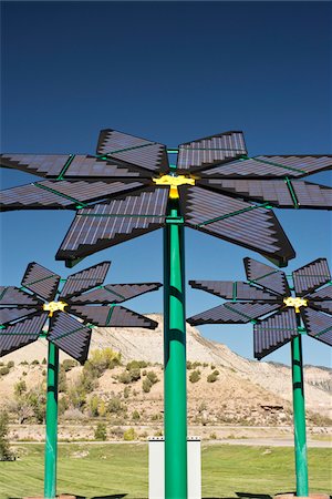 Solar energy panels in the shape of 'sunflowers', USA Photographie de stock - Rights-Managed, Code: 700-07802583