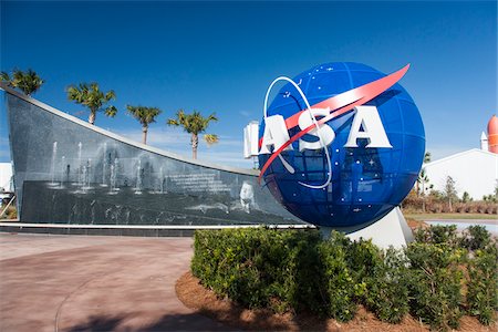 exploração do espaço - Entrance to Kennedy Space Center, Cape Canaveral, Florida, USA Foto de stock - Direito Controlado, Número: 700-07802626