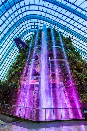 simsearch:700-05781034,k - Water fountain at Cloud Forest conservatory, Gardens by the Bay, Singapore Foto de stock - Direito Controlado, Número: 700-07802665