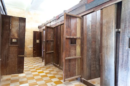 famous landmarks southeast asia - Hallway and Doors inside the S-21, Red Khmer Tuol Sleng prison, Phnom Penh, Cambodia, Indochina, Southeast Asia, Asia Foto de stock - Con derechos protegidos, Código: 700-07803147