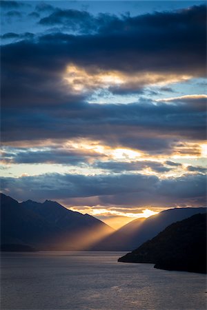 simsearch:841-08861003,k - Scenic view of silhouetted mountains and ocean at sunset, Queenstown, Otago, South Island, New Zealand Stock Photo - Rights-Managed, Code: 700-07849726