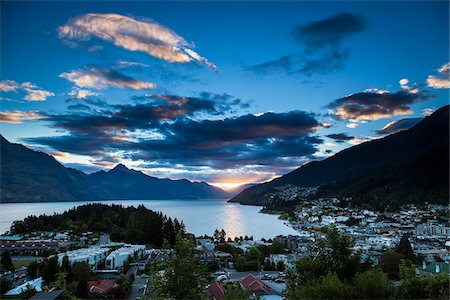 Scenic overview of Queenstownat sunset, Otago, South Island, New Zealand Foto de stock - Con derechos protegidos, Código: 700-07849728