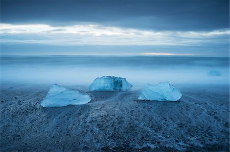 Long Exposure of Icebergs Stranded on Beach at Dawn, Iceland Foto de stock - Con derechos protegidos, Código: 700-07840749