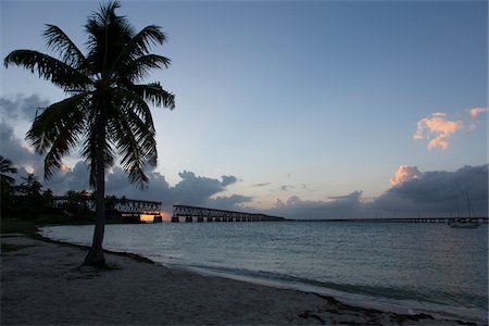 simsearch:700-05642568,k - Scenic view of beach and Bahia Honda Rail Bridge at sunset, Bahia Honda, Florida Keys, Florida, USA Foto de stock - Con derechos protegidos, Código: 700-07840759