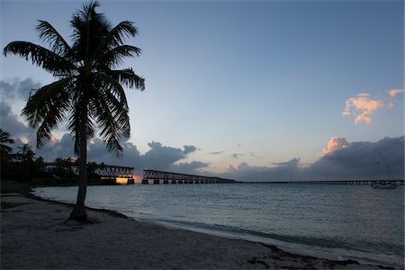 simsearch:700-00366271,k - Scenic view of beach and Bahia Honda Rail Bridge at sunset, Bahia Honda, Florida Keys, Florida, USA Photographie de stock - Rights-Managed, Code: 700-07840759