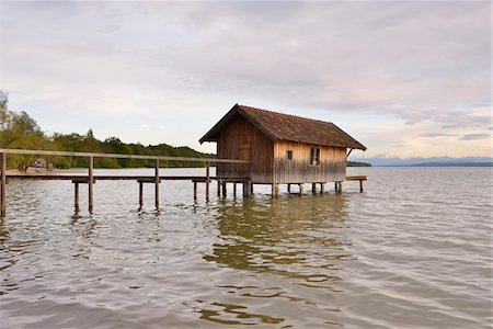 fünfseenland - Boathouse with Wooden Jetty on Lake, Ammersee, Stegen am Ammersee, Funfseenland, Upper Bavaria, Bavaria, Germany Stockbilder - Lizenzpflichtiges, Bildnummer: 700-07945012