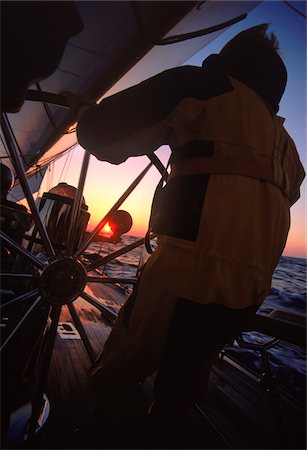 Man Helms Endeavour West during Sailing Passage on Pacific Ocean Foto de stock - Con derechos protegidos, Código: 700-07965854