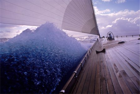 Endeavour's Bow and Wave during Caribbean Sail towards Island of Nevis Foto de stock - Con derechos protegidos, Código: 700-07965855
