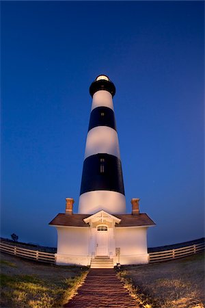 feu clignotant - Bodie Island Lighthouse at Night, Outer Banks, North Carolina, USA Photographie de stock - Rights-Managed, Code: 700-07965856