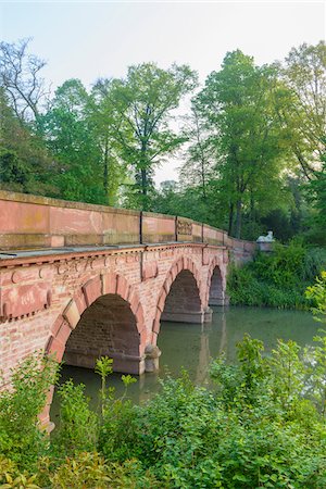 park schönbusch - Stone Bridge in Spring, Park Schonbusch, Aschaffenburg, Lower Franconia, Bavaria, Germany Stockbilder - Lizenzpflichtiges, Bildnummer: 700-08007032