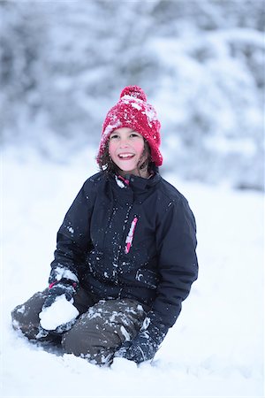 sólo niños - Girl Playing Outdoors in Snow, Upper Palatinate, Bavaria, Germany Foto de stock - Con derechos protegidos, Código: 700-08002299