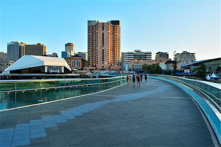 Bridge over Torrens Lake and Adelaide Festival Centre, Adelaide, South Australia, Australia Photographie de stock - Rights-Managed, Code: 700-08026006