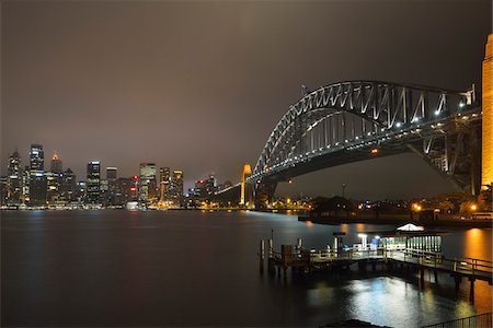 sydney - Sydney Harbour Bridge and City Skyline at Night, Sydney, New South Wales, Australia Foto de stock - Con derechos protegidos, Código: 700-08026014