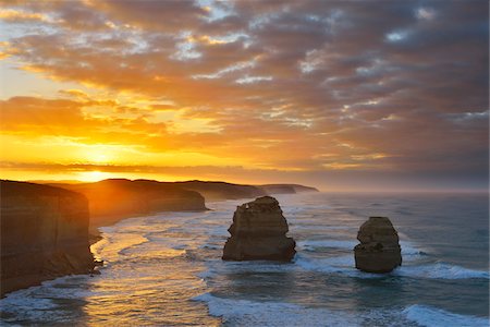 simsearch:862-07909364,k - Limestone Stacks at Sunrise, The Twelve Apostles, Princetown, Great Ocean Road, Victoria, Australia Photographie de stock - Rights-Managed, Code: 700-08026011