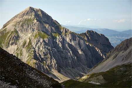 simsearch:700-08102847,k - View of the Gran Sasso mountain in summer, Gran Sasso and Monti della Laga National Park, Apennines, Abruzzo, Italy Foto de stock - Direito Controlado, Número: 700-08102715