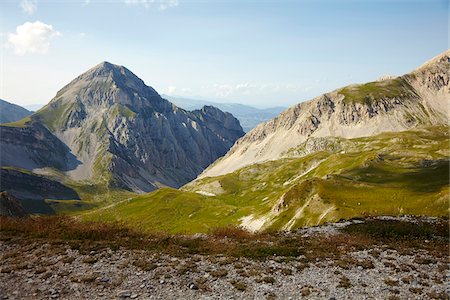 simsearch:700-08986577,k - Overview of the Gran Sasso mountain in summer, Gran Sasso and Monti della Laga National Park, Apennines, Abruzzo, Italy Foto de stock - Con derechos protegidos, Código: 700-08102717