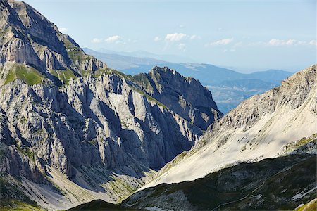 View of the Gran Sasso mountain in summer, Gran Sasso and Monti della Laga National Park, Apennines, Abruzzo, Italy Photographie de stock - Rights-Managed, Code: 700-08102710