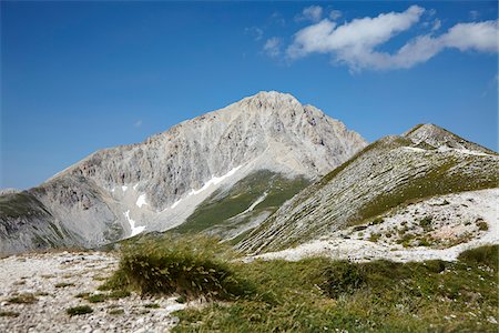 View of the Gran Sasso mountain in summer, Gran Sasso and Monti della Laga National Park, Apennines, Abruzzo, Italy Photographie de stock - Rights-Managed, Code: 700-08102712
