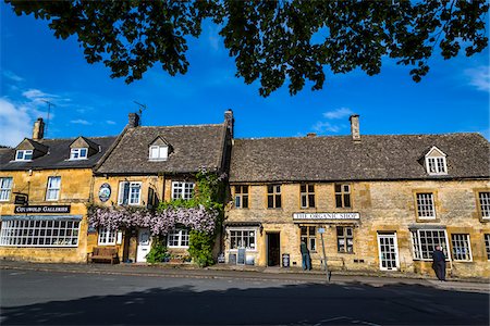 shop sign - Streetscene, Stow-on the-Wold, Gloucestershire, The Cotswolds, England, United Kingdom Foto de stock - Con derechos protegidos, Código: 700-08122104