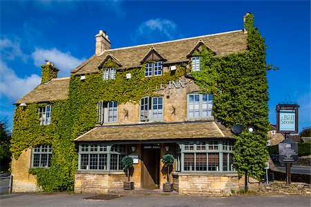 pub - The Bell pub at  Stow-on the-Wold, Gloucestershire, The Cotswolds, England, United Kingdom Stock Photo - Rights-Managed, Code: 700-08122102