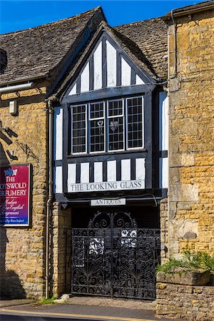 simsearch:700-08122141,k - Close-up of antique store, Bourton-on-the-Water, Gloucestershire, The Cotswolds, England, United Kingdom Photographie de stock - Rights-Managed, Code: 700-08122115