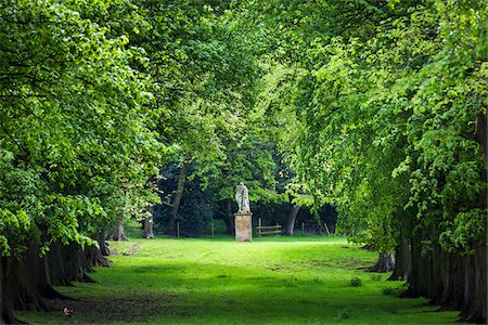 säumen - Statue on pedestal, Hidcote Manor Garden, Hidcote Bartrim, near Chipping Campden, Gloucestershire, The Cotswolds, England, United Kingdom Stockbilder - Lizenzpflichtiges, Bildnummer: 700-08122159