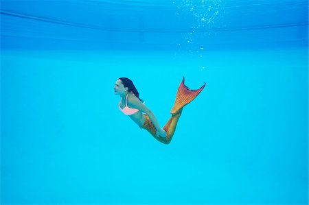 sous-marin (subaquatique) - Portrait of Teenage Girl with Mermaid Tail Underwater Photographie de stock - Rights-Managed, Code: 700-08122208